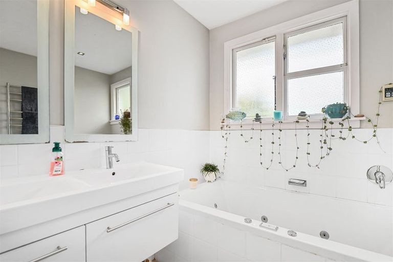 Photo of property in 50 Carruthers Street, Ilam, Christchurch, 8041