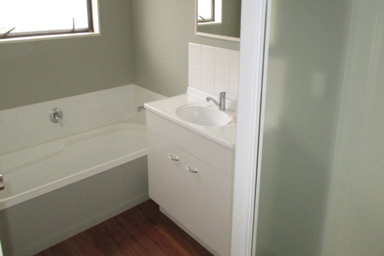 Photo of property in 96 Rototuna Road, Rototuna, Hamilton, 3210