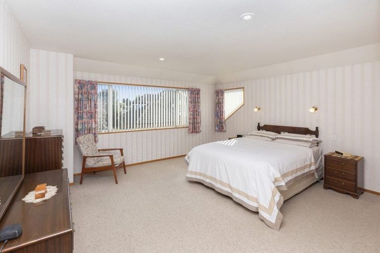 Photo of property in 18 Huntingdon Place, Avonhead, Christchurch, 8042