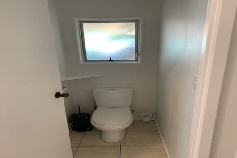 Photo of property in 23 Imperial Place, Henderson, Auckland, 0612