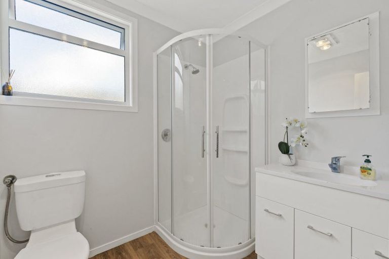 Photo of property in 11 Besley Place, Acacia Bay, Taupo, 3330