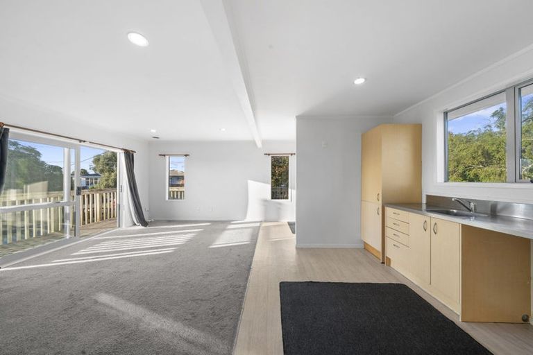 Photo of property in 32 Strid Road, Te Atatu South, Auckland, 0610