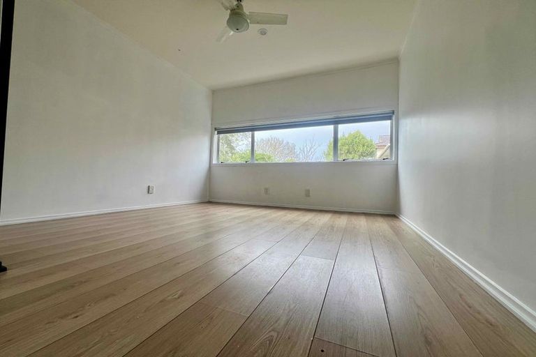 Photo of property in 1 Mirrabooka Avenue, Botany Downs, Auckland, 2010