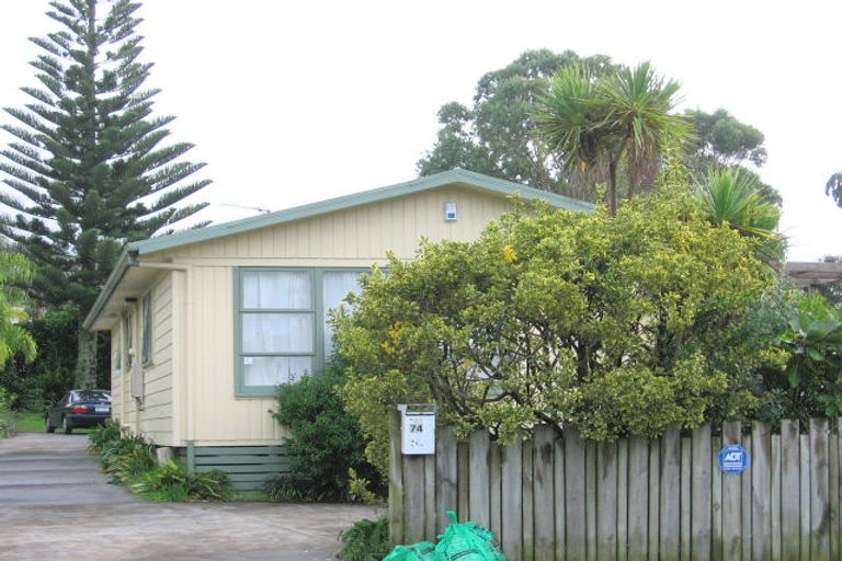 Photo of property in 74 Rosario Crescent, Red Beach, 0932