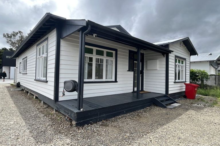 Photo of property in 17 Knowles Street, Terrace End, Palmerston North, 4410