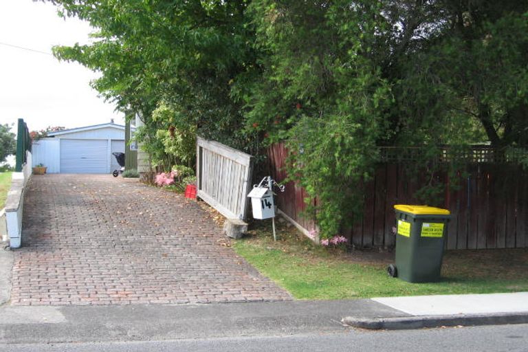 Photo of property in 14 Taupo Street, Green Bay, Auckland, 0604