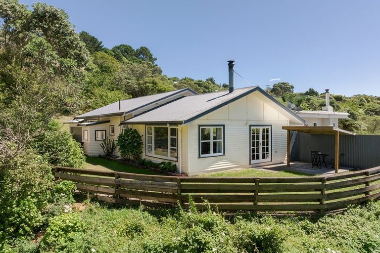 Photo of property in 120 Miromiro Road, Normandale, Lower Hutt, 5010