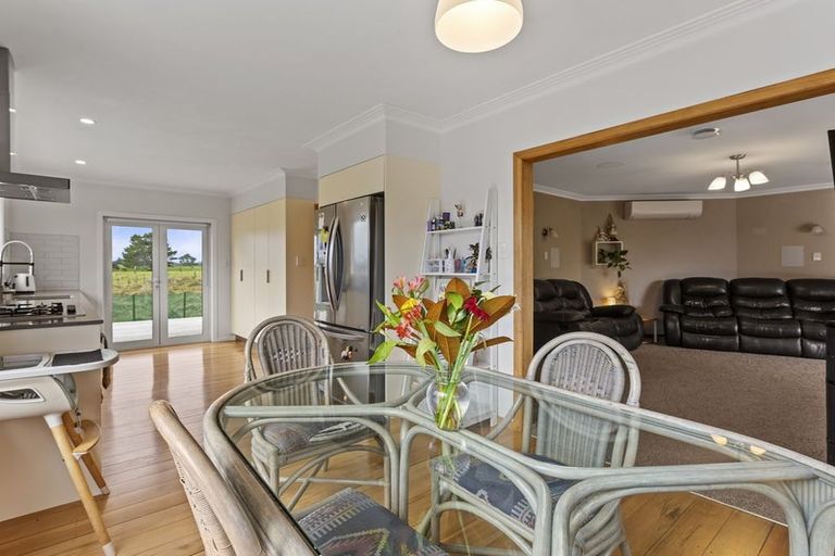 Photo of property in 325 Richmond Road, Lepperton, New Plymouth, 4373