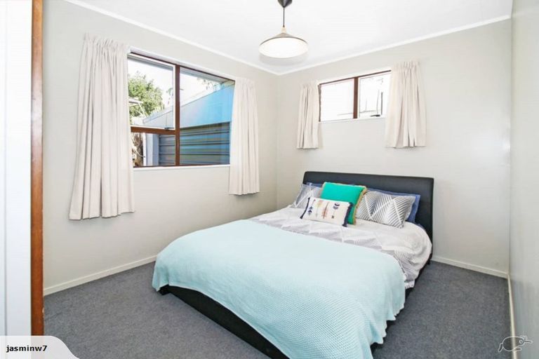 Photo of property in 28 Moulton Street, Moturoa, New Plymouth, 4310