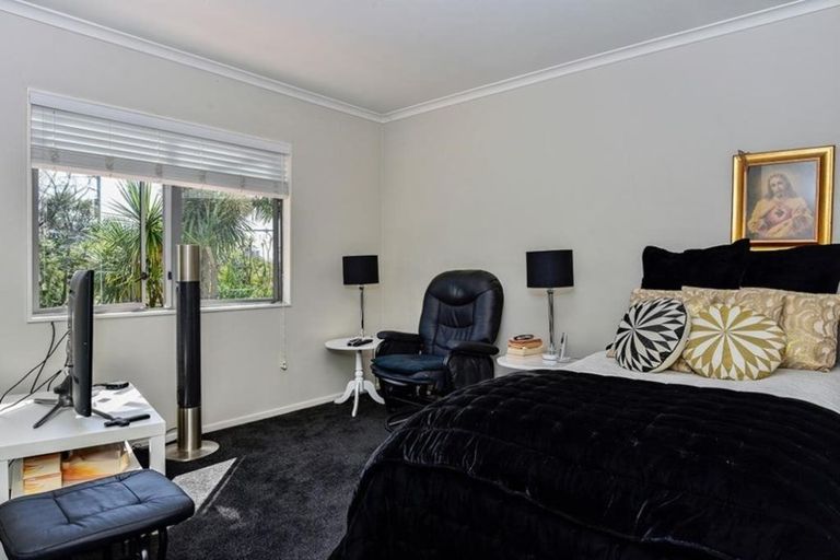 Photo of property in 16 Chettle Court, New Lynn, Auckland, 0600