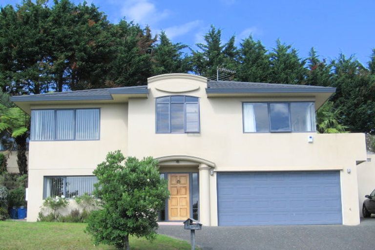 Photo of property in 30 Margaret Henry Crescent, Oteha, Auckland, 0632