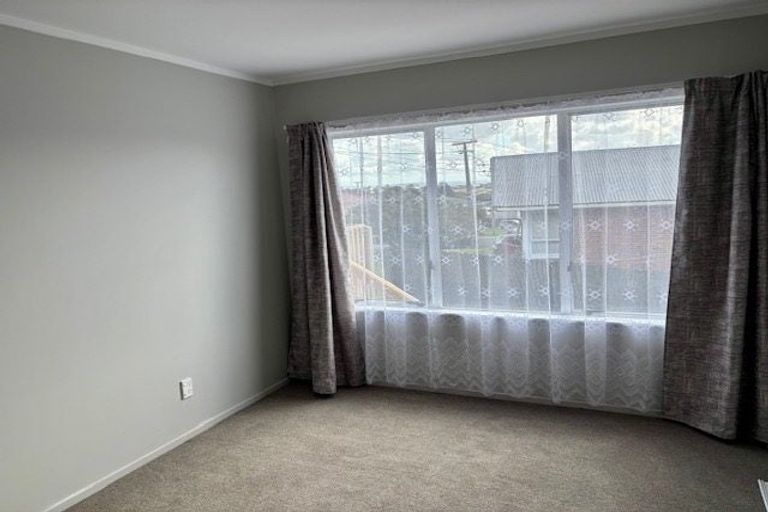 Photo of property in 8 Lynmore Drive, Hillpark, Auckland, 2102