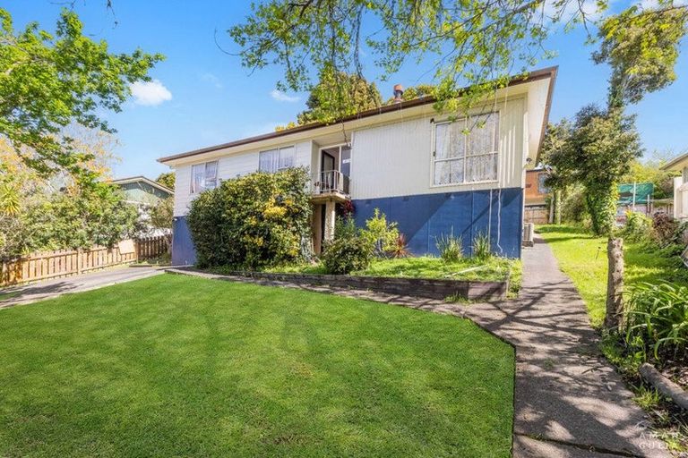 Photo of property in 8 Glucina Place, Glen Eden, Auckland, 0602