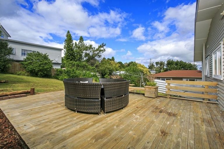 Photo of property in 24 Arrow Road, Forrest Hill, Auckland, 0620
