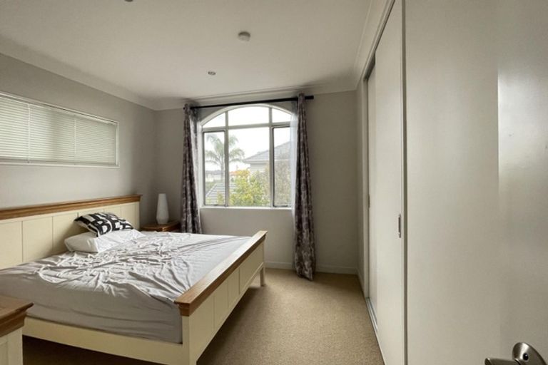 Photo of property in 23 Laurel Oak Drive, Schnapper Rock, Auckland, 0632