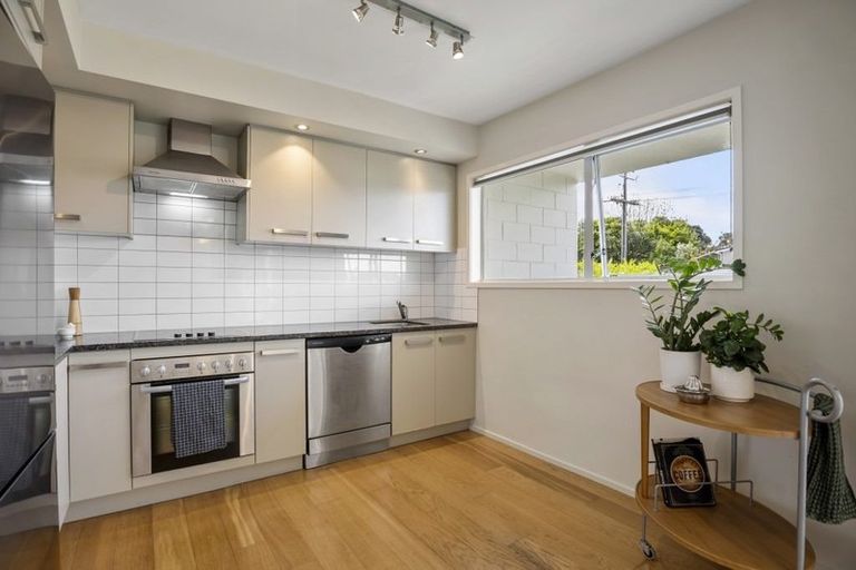 Photo of property in 2/103 Vauxhall Road, Narrow Neck, Auckland, 0624