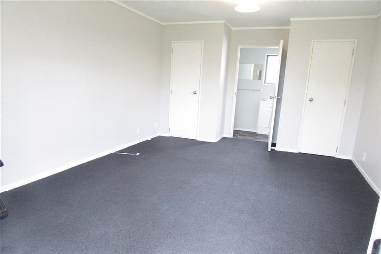 Photo of property in 72 Parrs Cross Road, Henderson, Auckland, 0612