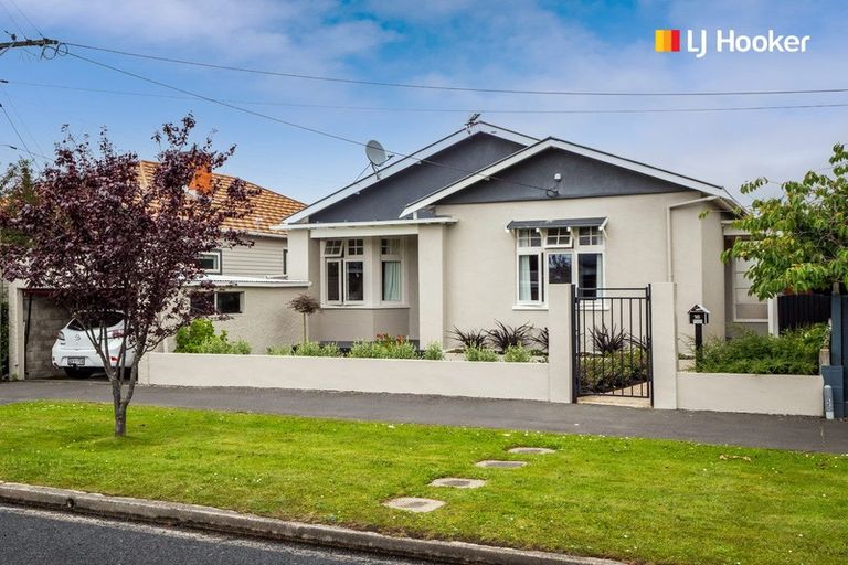 Photo of property in 16 West Avenue, Saint Clair, Dunedin, 9012
