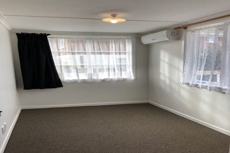Photo of property in 2 Kervil Avenue, Te Atatu Peninsula, Auckland, 0610