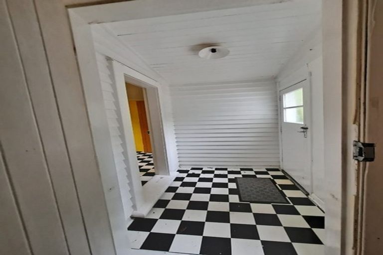 Photo of property in 22 Bracken Street, New Plymouth, 4310