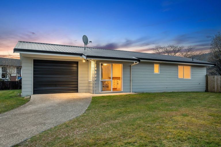 Photo of property in 6 Augustus Earle Place, Pukehangi, Rotorua, 3015