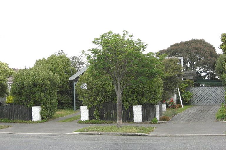 Photo of property in 163 Queenspark Drive, Parklands, Christchurch, 8083