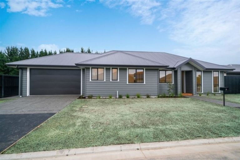 Photo of property in 84 Riverstone Drive, Riverstone Terraces, Upper Hutt, 5018