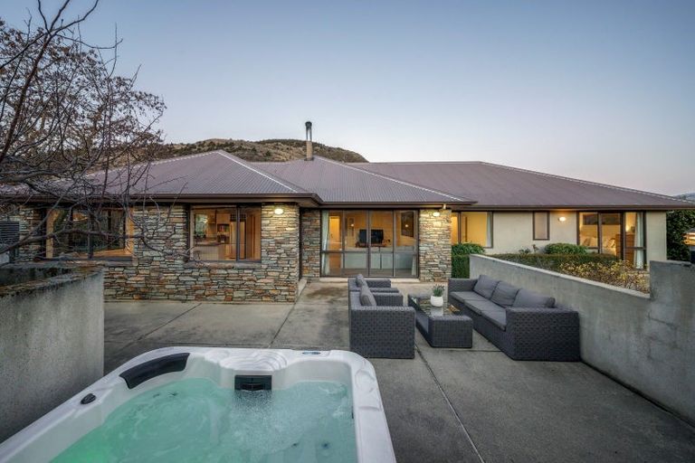 Photo of property in 48 Rob Roy Lane, Wanaka, 9305
