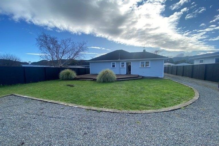 Photo of property in 36 Hinau Grove, Wainuiomata, Lower Hutt, 5014