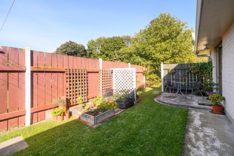 Photo of property in 32 Cecil Place, Cloverlea, Palmerston North, 4412