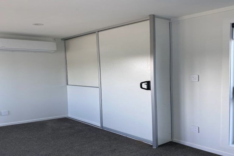 Photo of property in 15 Kiernan Place, Kelston, Auckland, 0602