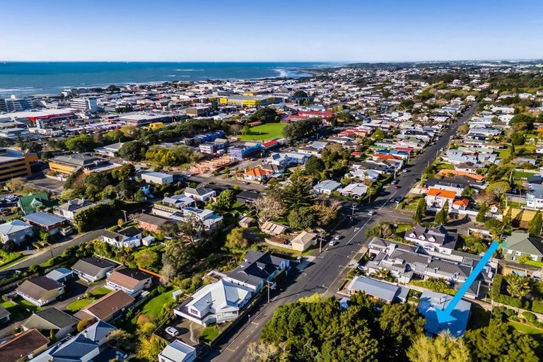 Photo of property in 4/1 Gilbert Street, New Plymouth, 4310