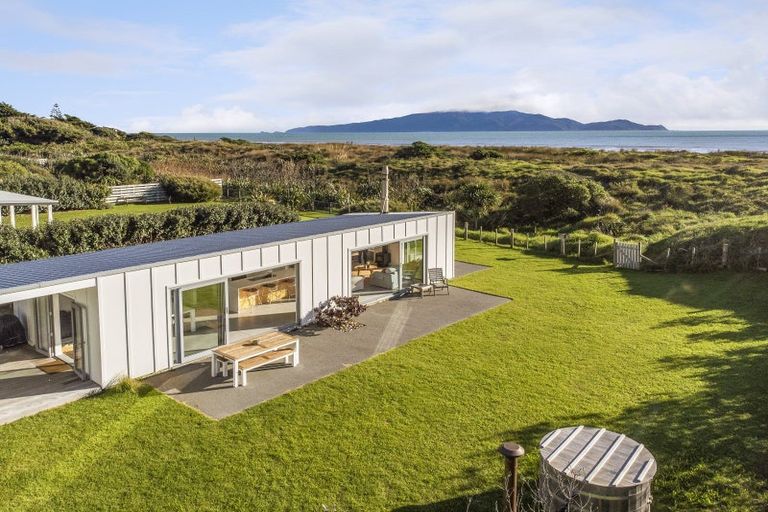 Photo of property in 41 Marram Way, Peka Peka, Waikanae, 5391