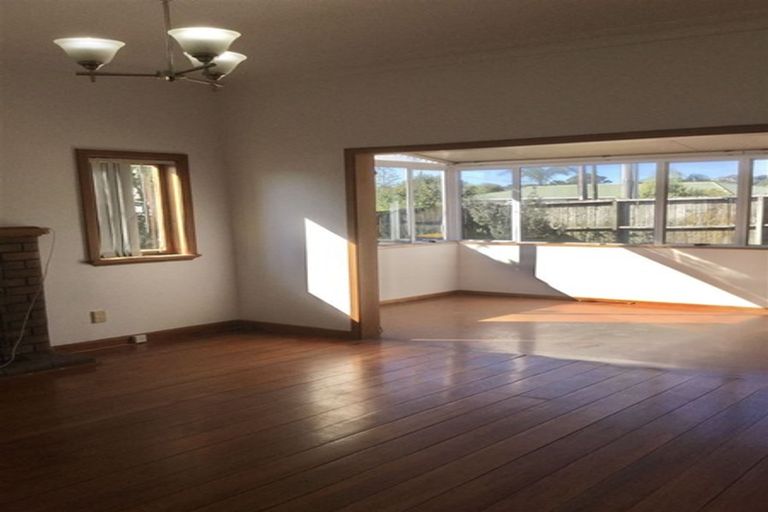Photo of property in 137 Seabrook Avenue, New Lynn, Auckland, 0600