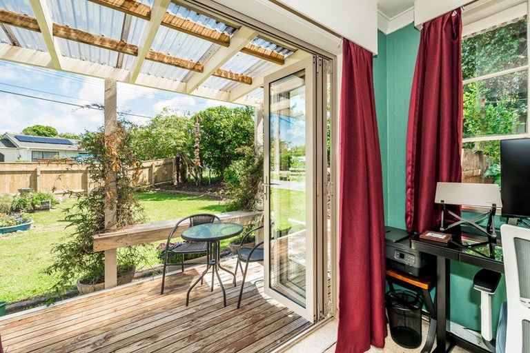 Photo of property in 15 Dale Road, Raumati South, Paraparaumu, 5032