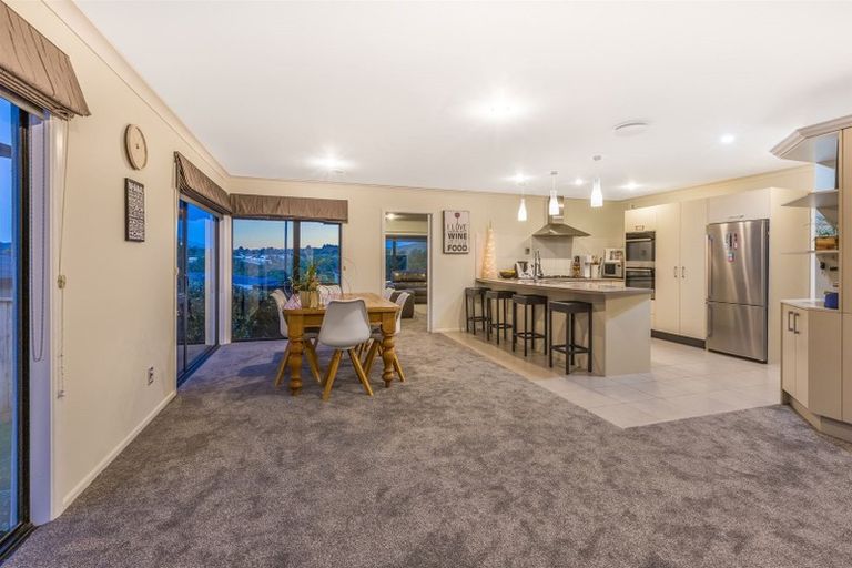 Photo of property in 16 Tongariro Drive, Aotea, Porirua, 5024