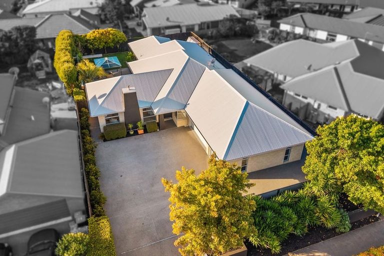 Photo of property in 5 Foresters Crescent, Parklands, Christchurch, 8083