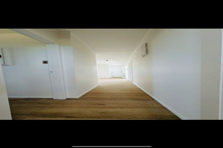 Photo of property in 28 Waione Avenue, Te Atatu Peninsula, Auckland, 0610