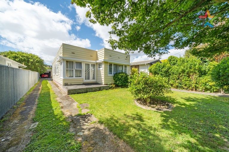 Photo of property in 20 Golf Road, Manor Park, Lower Hutt, 5019