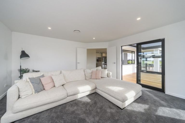 Photo of property in 21 Silicon Way, Fitzherbert, Palmerston North, 4410