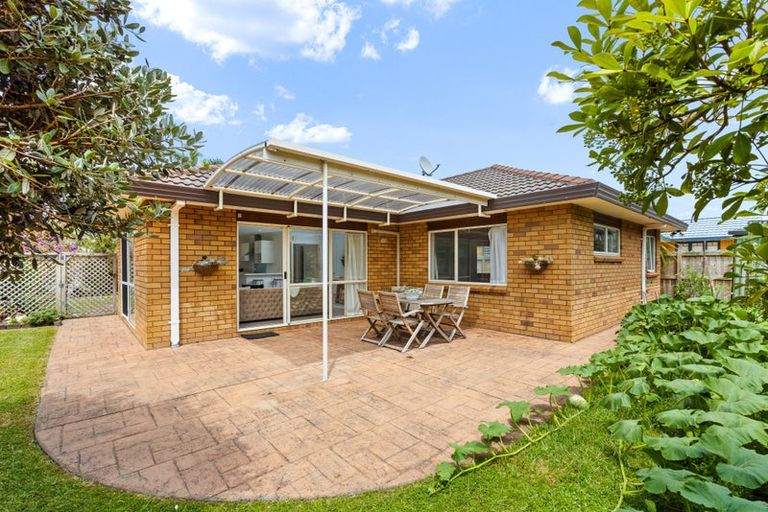 Photo of property in 106 Lakeside Drive, Orewa, 0931