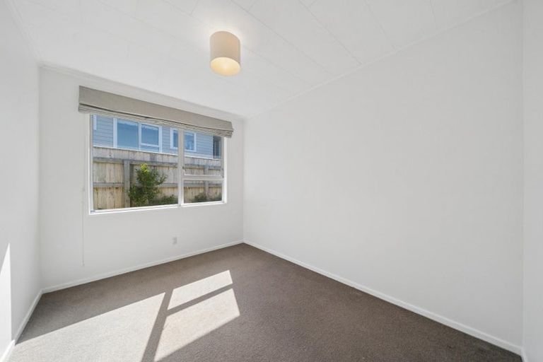Photo of property in 120 Kahu Road, Paremata, Porirua, 5024