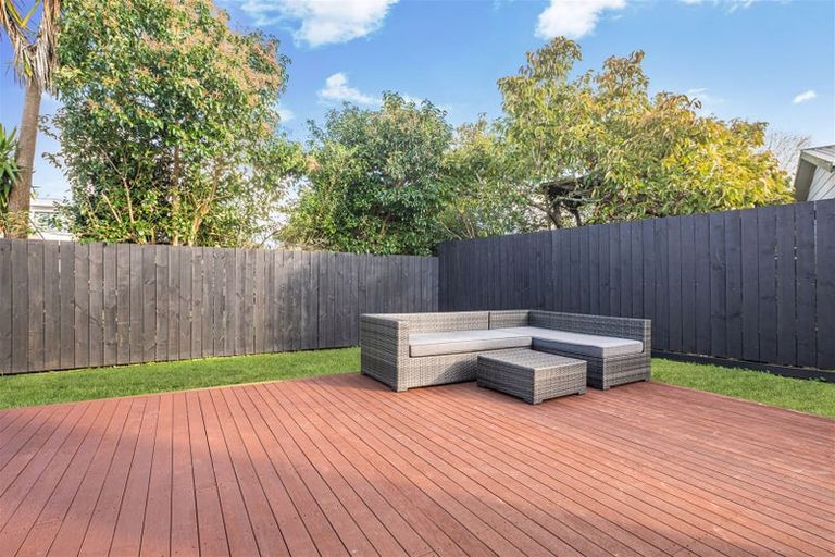 Photo of property in 33a Gill Avenue, Te Atatu Peninsula, Auckland, 0610