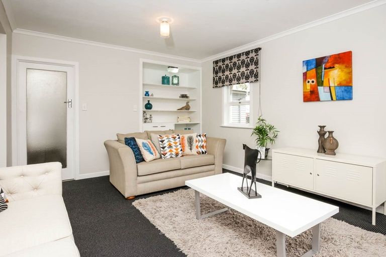 Photo of property in 10 Royal View Road, Te Atatu South, Auckland, 0610