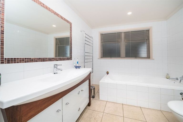 Photo of property in 51 Lincoln Terrace, Hokowhitu, Palmerston North, 4410