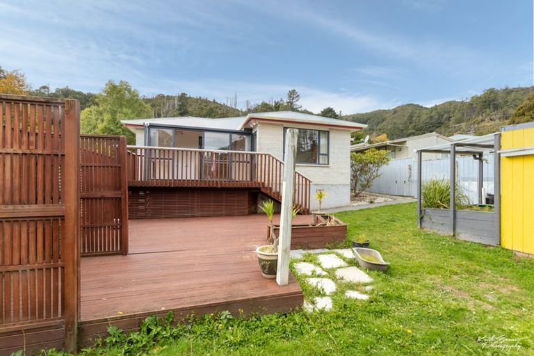Photo of property in 94 Manuka Street, Stokes Valley, Lower Hutt, 5019