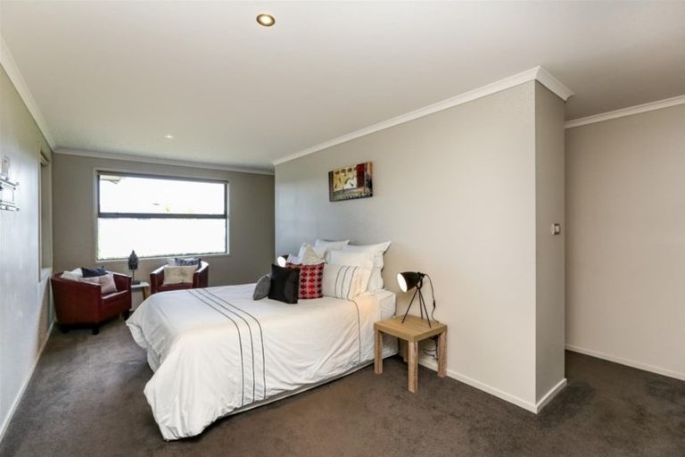 Photo of property in 9 St Andrews Parkway, Waiwhakaiho, New Plymouth, 4312