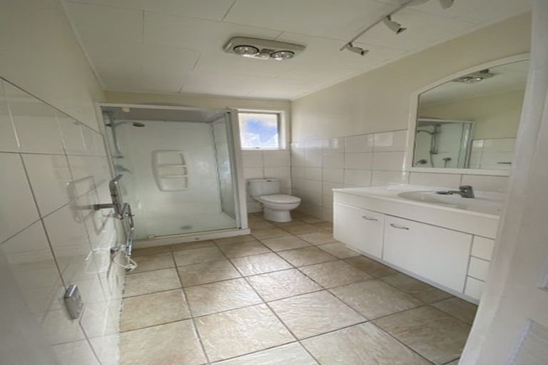 Photo of property in 21 Sequoia Place, Sunnynook, Auckland, 0620
