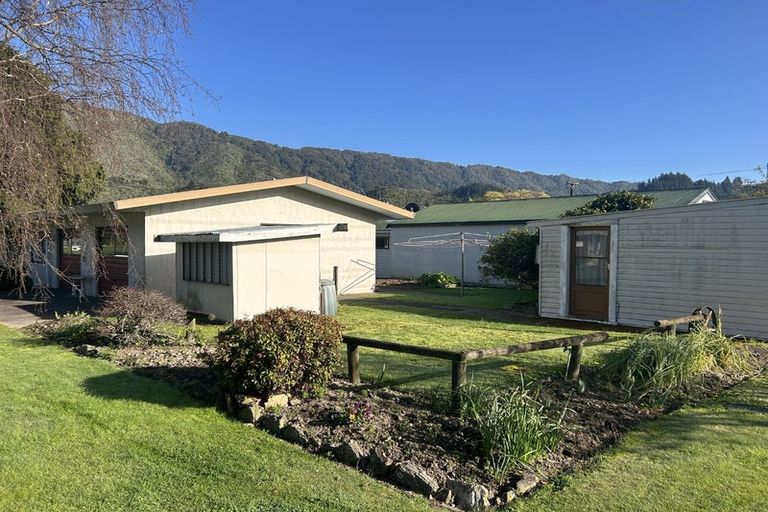 Photo of property in 12 Nelson Square, Picton, 7220