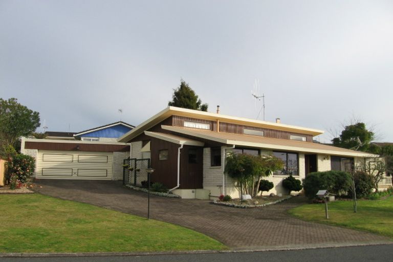 Photo of property in 16 Burn-murdoch Street, St Andrews, Hamilton, 3200